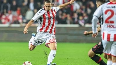 Samsunspor, Fatih Karagümrük karşısında ilk yarıyı 1-0 geride bitirdi