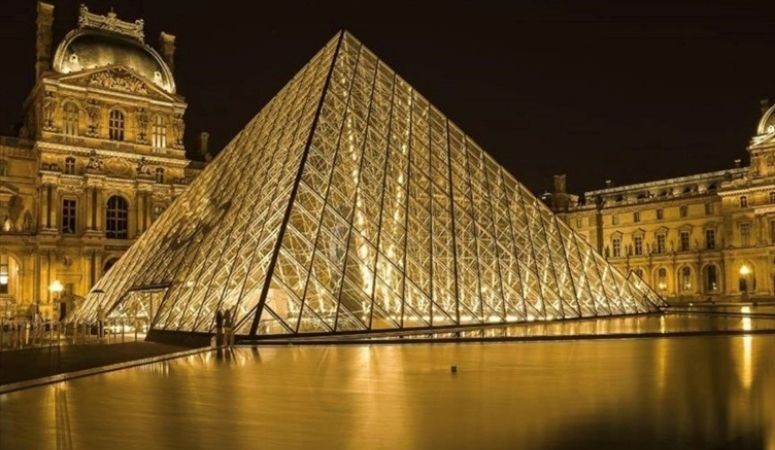 Paris’teki tarihi Louvre soygununda