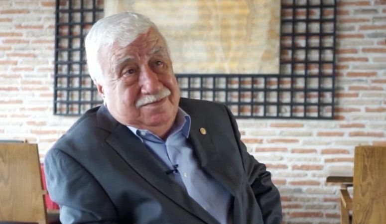 Türk tiyatrosunda yas! Ahmet Gülhan hayatını kaybetti Türk tiyatrosu bir duayenini