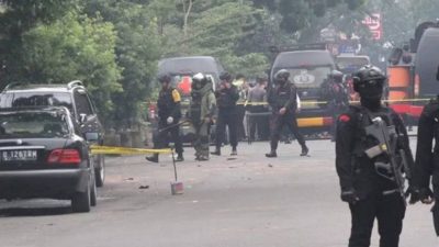 Endonezya’da cuma namazı sırasında patlama! 50 kişiyi aşkın yaralı