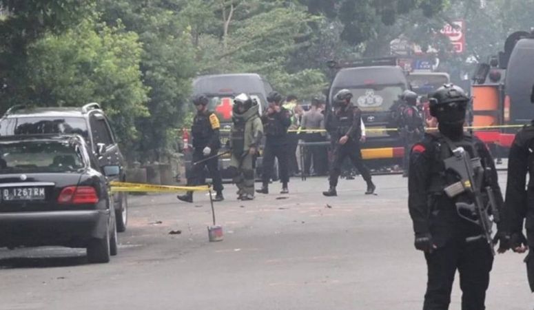 Endonezya’da cuma namazı sırasında patlama! 50 kişiyi aşkın yaralı Cakarta’da bir okul camisi,